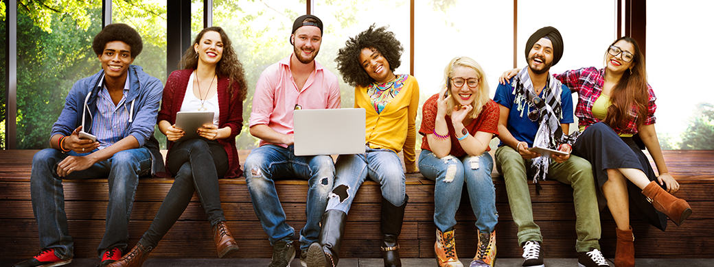 image étudiants souriants accueil ERASMUS