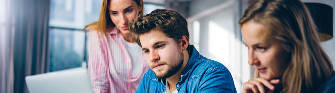 photographie de trois étudiants