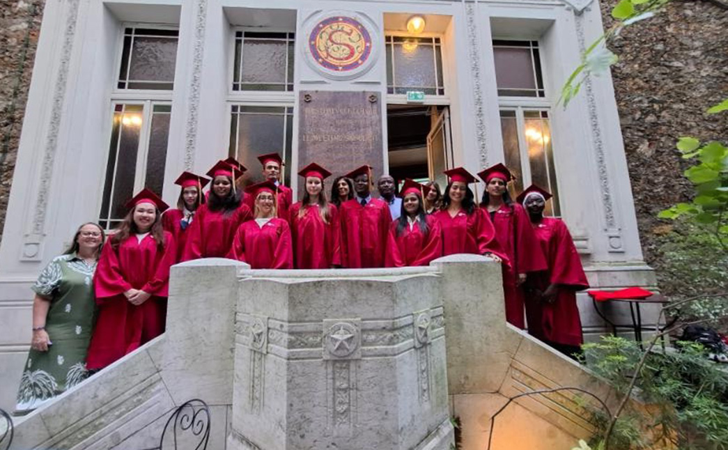 Diplômés LLM et les équipe enseignantes et pédagogique