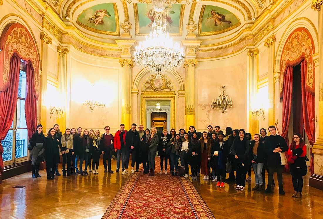 photographie de la visite de l'assemblée nationale de la Licence-intégrée franco-allemande de la Faculté de droit CY